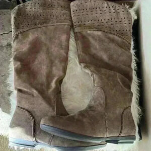 Seven Dials Dillon woman’s fashion boot, size 5.5, brown suede, 10’ zipper​